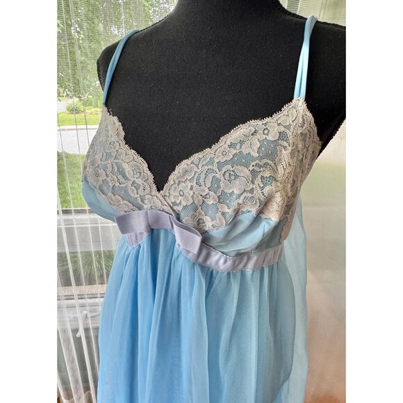 Vintage 1960s nightgown, powder blue short negligee, trapeze swing nightie - Picture 2 of 10